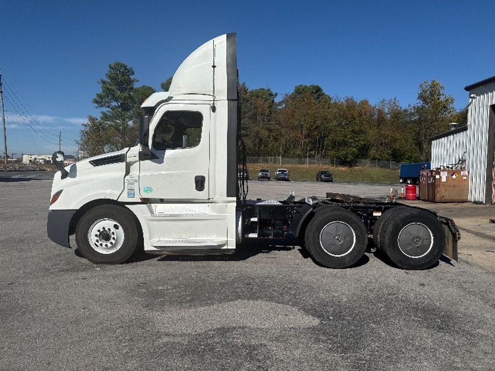 Day Cab Tractor-Heavy Duty Tractors-Freightliner-2020-T12664ST-Decatur-AL-268,716\n\t\tmiles-$ 59,500 - Image 4