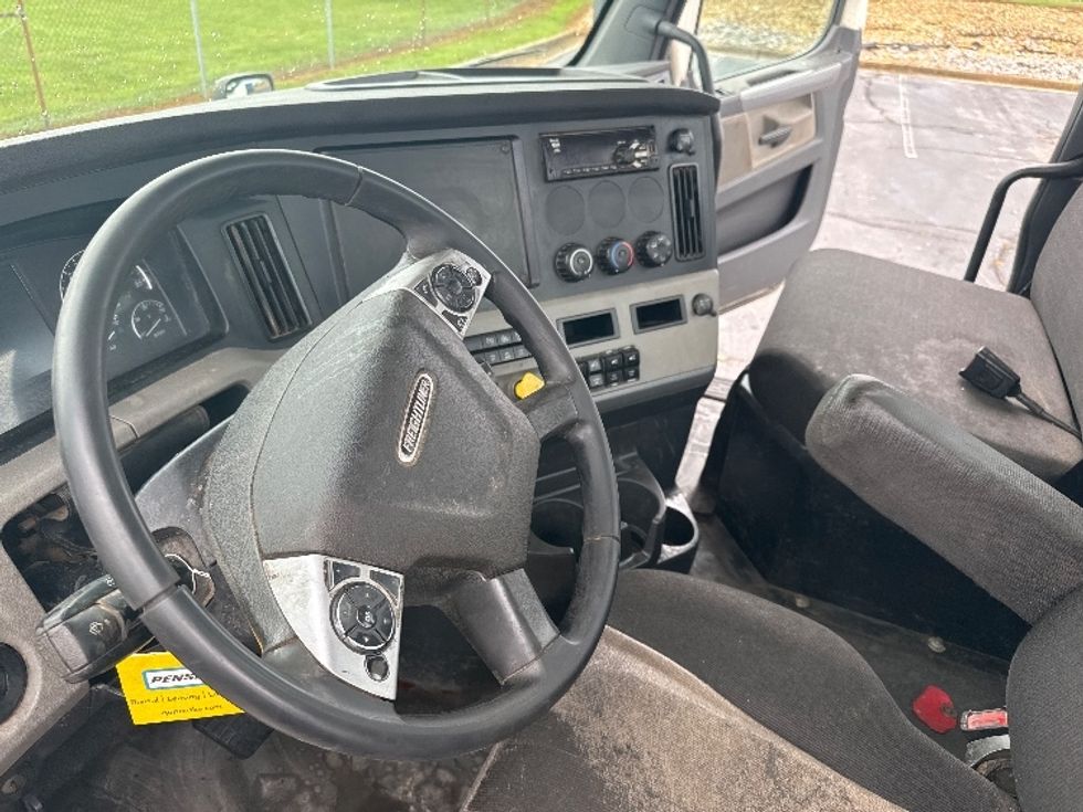Day Cab Tractor-Heavy Duty Tractors-Freightliner-2020-T12664ST-Decatur-AL-309,697\n\t\tmiles-$ 60,250 - Image 10