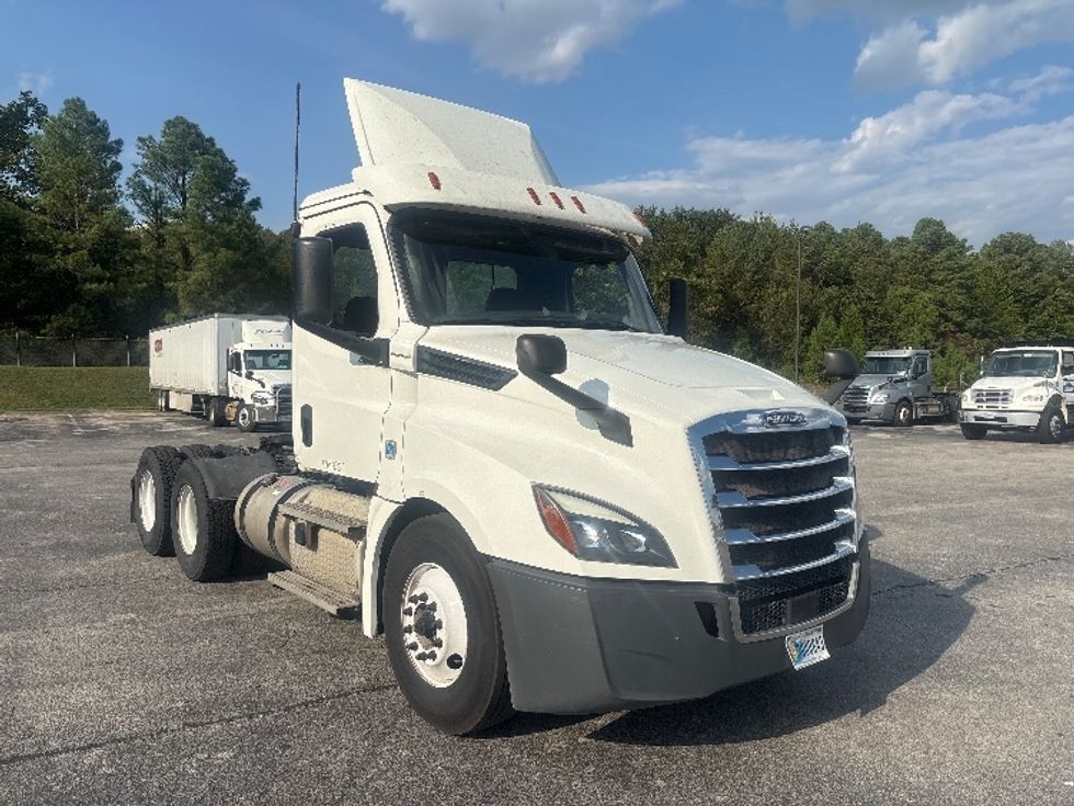 Day Cab Tractor-Heavy Duty Tractors-Freightliner-2020-T12664ST-Decatur-AL-318,111\n\t\tmiles-$ 59,750 - Image 1