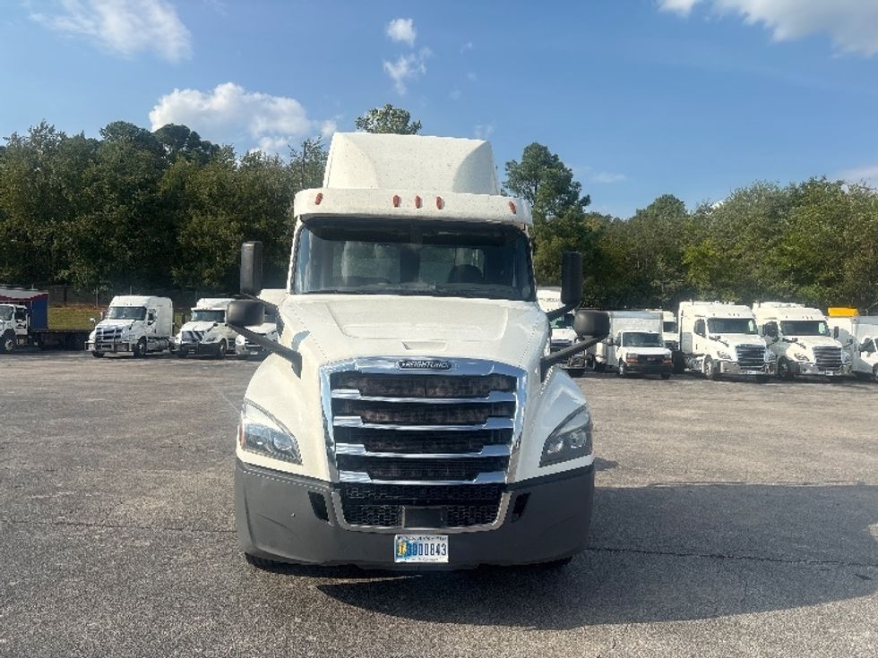 Day Cab Tractor-Heavy Duty Tractors-Freightliner-2020-T12664ST-Decatur-AL-318,111\n\t\tmiles-$ 59,750 - Image 2