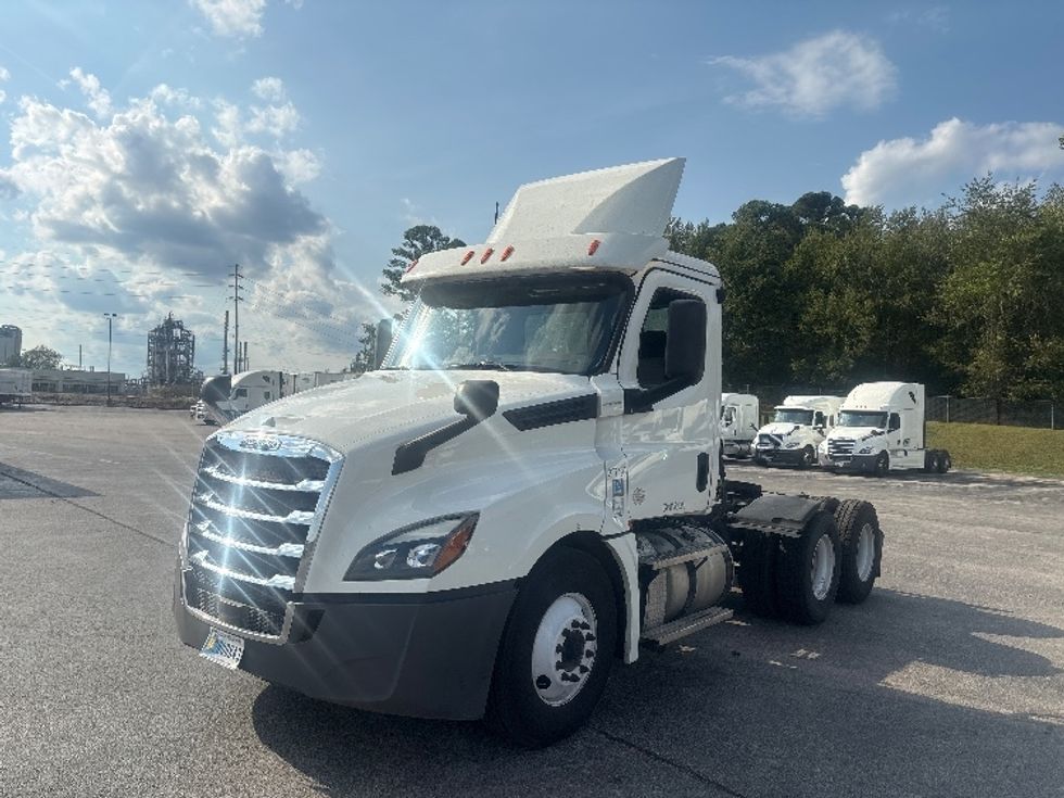 Day Cab Tractor-Heavy Duty Tractors-Freightliner-2020-T12664ST-Decatur-AL-318,111\n\t\tmiles-$ 59,750 - Image 3
