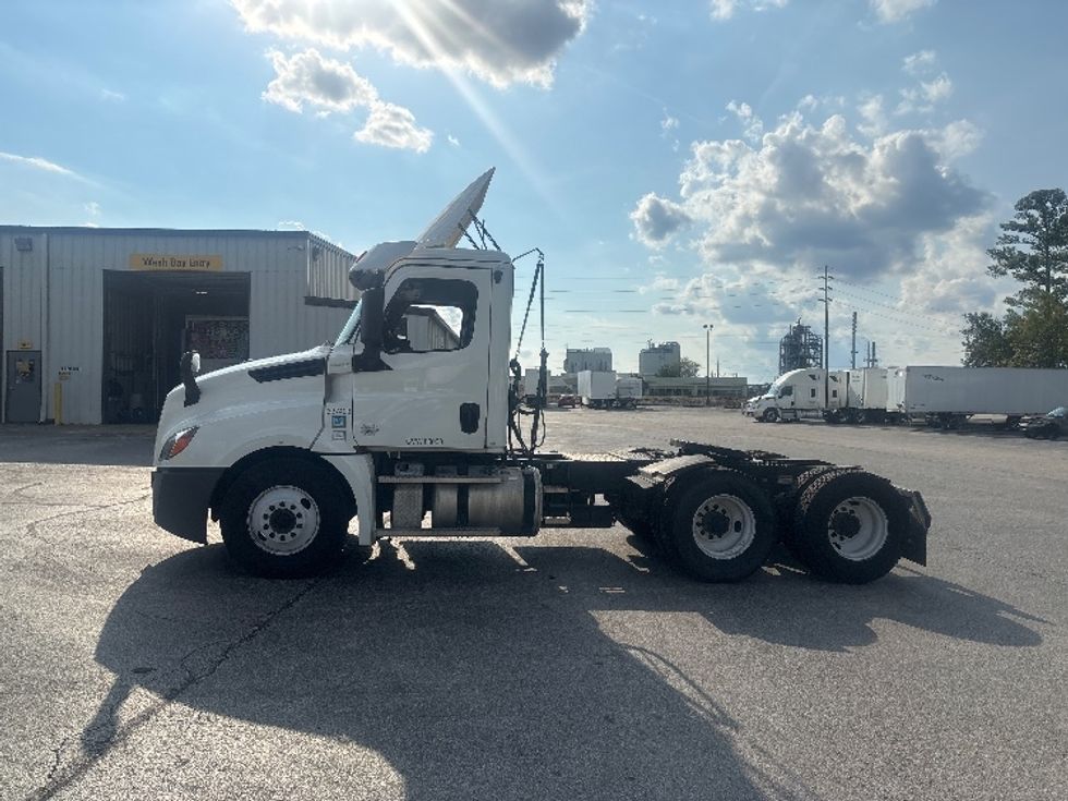 Day Cab Tractor-Heavy Duty Tractors-Freightliner-2020-T12664ST-Decatur-AL-318,111\n\t\tmiles-$ 59,750 - Image 4