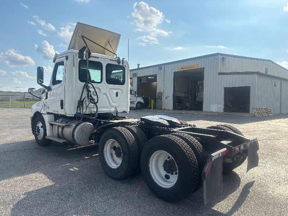 Day Cab Tractor-Heavy Duty Tractors-Freightliner-2020-T12664ST-Decatur-AL-318,111\n\t\tmiles-$ 59,750 - Image 5