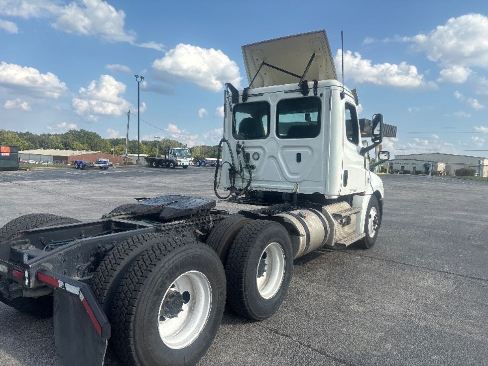 Day Cab Tractor-Heavy Duty Tractors-Freightliner-2020-T12664ST-Decatur-AL-318,111\n\t\tmiles-$ 59,750 - Image 7