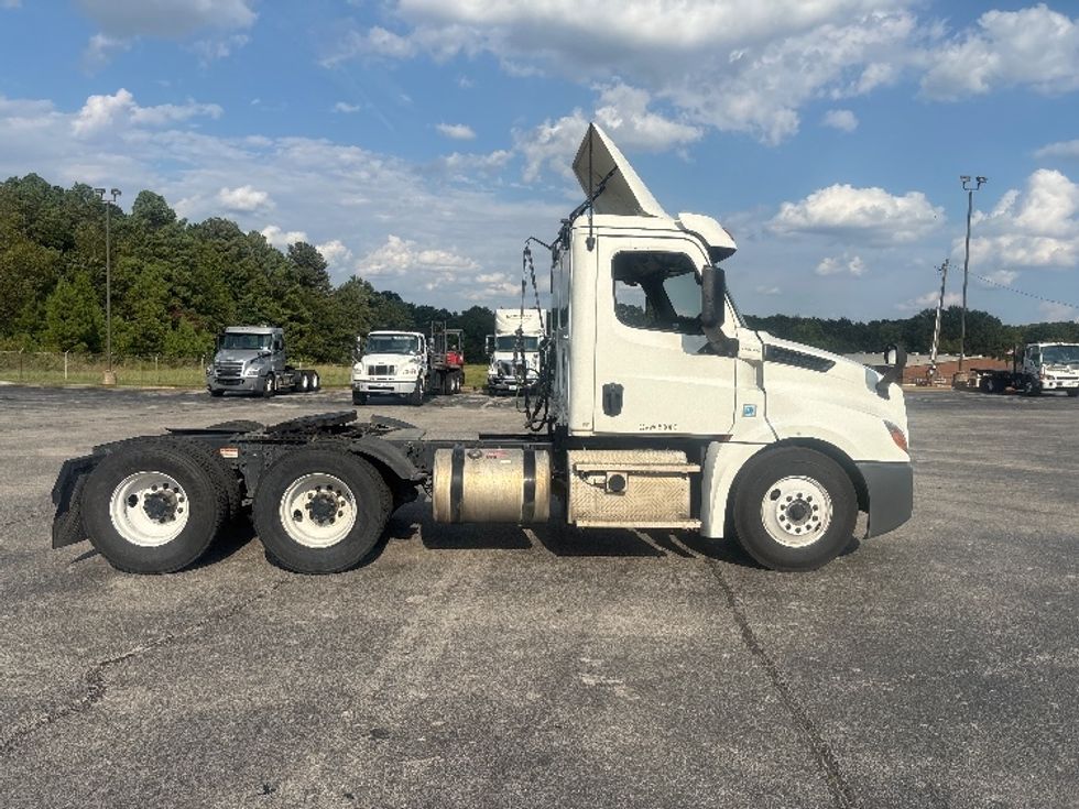 Day Cab Tractor-Heavy Duty Tractors-Freightliner-2020-T12664ST-Decatur-AL-318,111\n\t\tmiles-$ 59,750 - Image 8