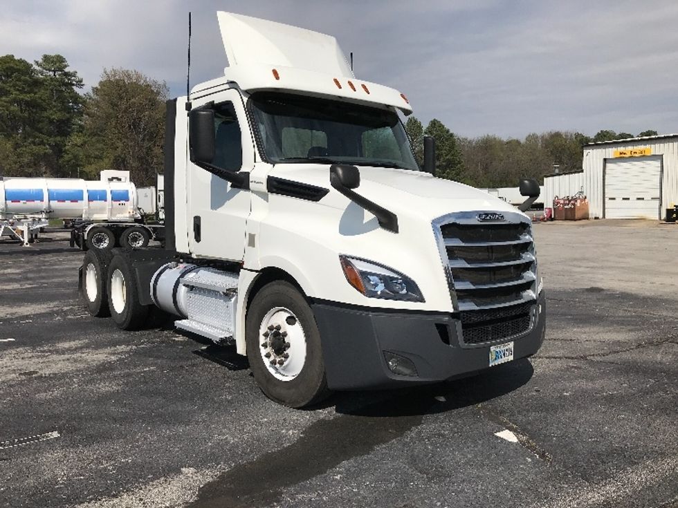 Day Cab Tractor-Heavy Duty Tractors-Freightliner-2020-T12664ST-Decatur-AL-390,104\n\t\tmiles-$ 44,250 - Image 1