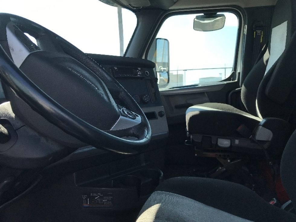 Day Cab Tractor-Heavy Duty Tractors-Freightliner-2020-T12664ST-Decatur-AL-390,104\n\t\tmiles-$ 44,250 - Image 10