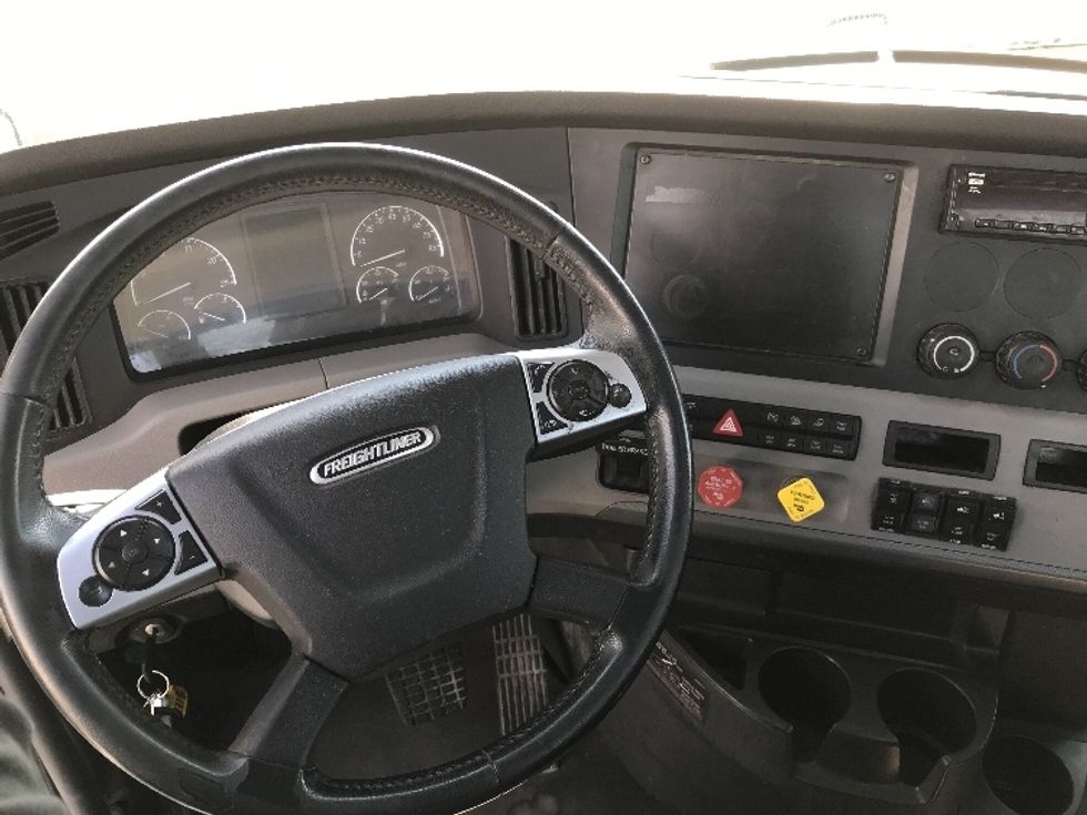 Day Cab Tractor-Heavy Duty Tractors-Freightliner-2020-T12664ST-Decatur-AL-390,104\n\t\tmiles-$ 44,250 - Image 11