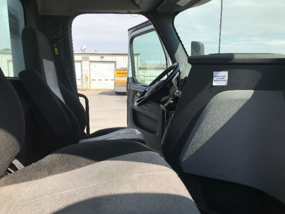 Day Cab Tractor-Heavy Duty Tractors-Freightliner-2020-T12664ST-Decatur-AL-390,104\n\t\tmiles-$ 44,250 - Image 14