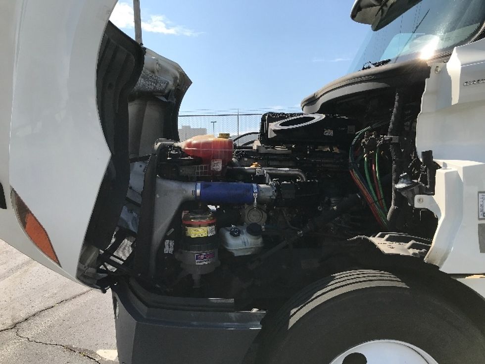 Day Cab Tractor-Heavy Duty Tractors-Freightliner-2020-T12664ST-Decatur-AL-390,104\n\t\tmiles-$ 44,250 - Image 16