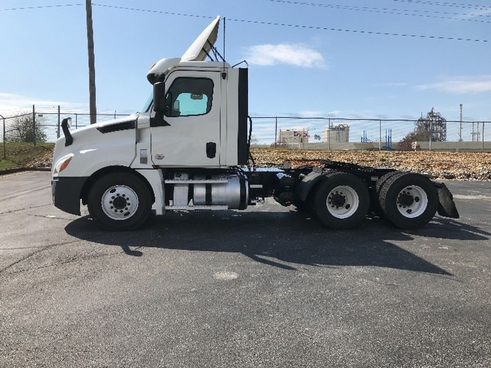 Day Cab Tractor-Heavy Duty Tractors-Freightliner-2020-T12664ST-Decatur-AL-390,104\n\t\tmiles-$ 44,250 - Image 4