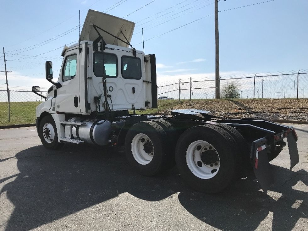 Day Cab Tractor-Heavy Duty Tractors-Freightliner-2020-T12664ST-Decatur-AL-390,104\n\t\tmiles-$ 44,250 - Image 5