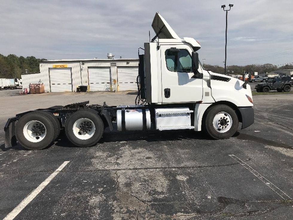 Day Cab Tractor-Heavy Duty Tractors-Freightliner-2020-T12664ST-Decatur-AL-390,104\n\t\tmiles-$ 44,250 - Image 8