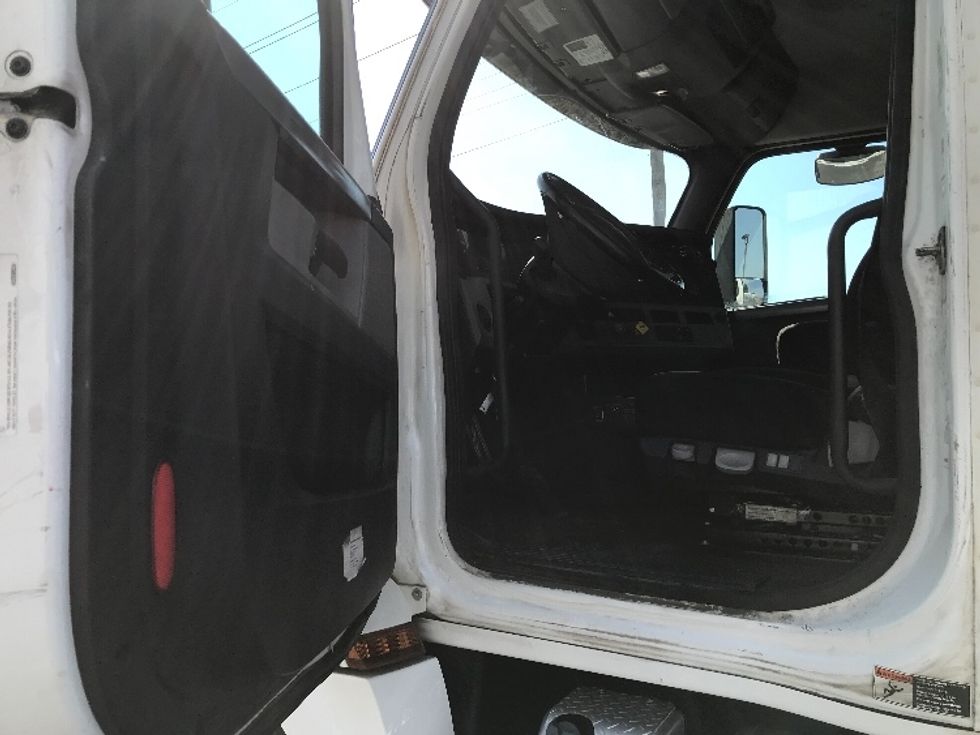 Day Cab Tractor-Heavy Duty Tractors-Freightliner-2020-T12664ST-Decatur-AL-390,104\n\t\tmiles-$ 44,250 - Image 9