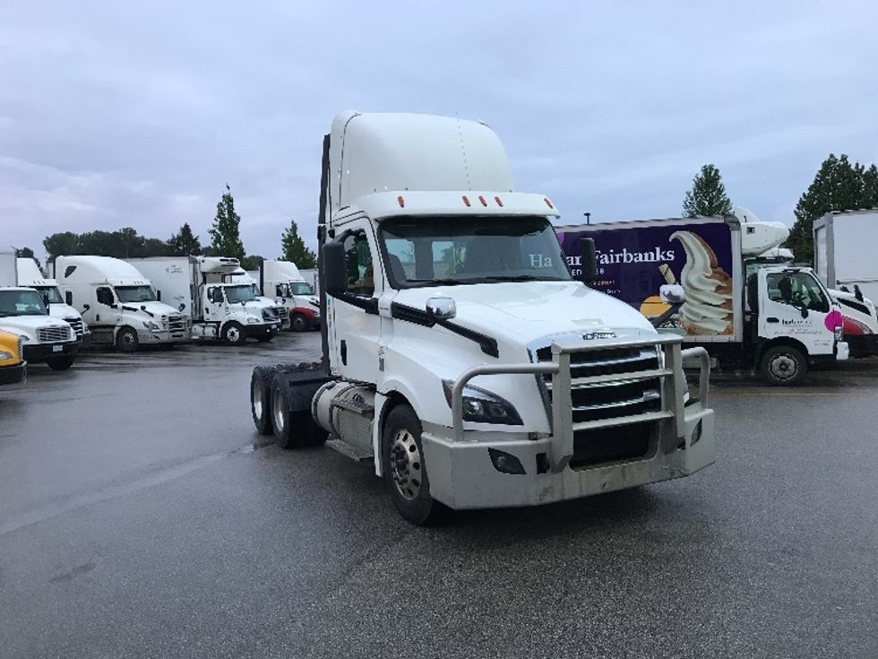 Day Cab Tractor-Heavy Duty Tractors-Freightliner-2020-T12664ST-Delta-BC-1,020,999\n\t\tkm-$ 35,250 - Image 1