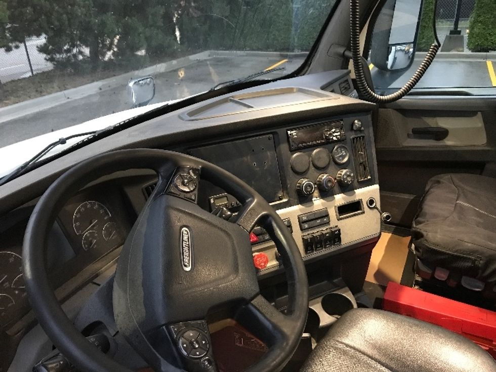 Day Cab Tractor-Heavy Duty Tractors-Freightliner-2020-T12664ST-Delta-BC-1,020,999\n\t\tkm-$ 35,250 - Image 10