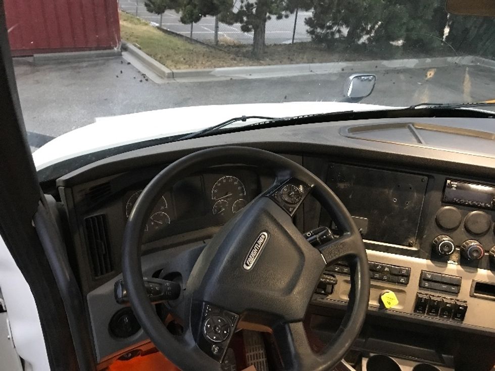 Day Cab Tractor-Heavy Duty Tractors-Freightliner-2020-T12664ST-Delta-BC-1,020,999\n\t\tkm-$ 35,250 - Image 11