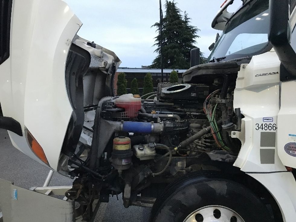 Day Cab Tractor-Heavy Duty Tractors-Freightliner-2020-T12664ST-Delta-BC-1,020,999\n\t\tkm-$ 35,250 - Image 16