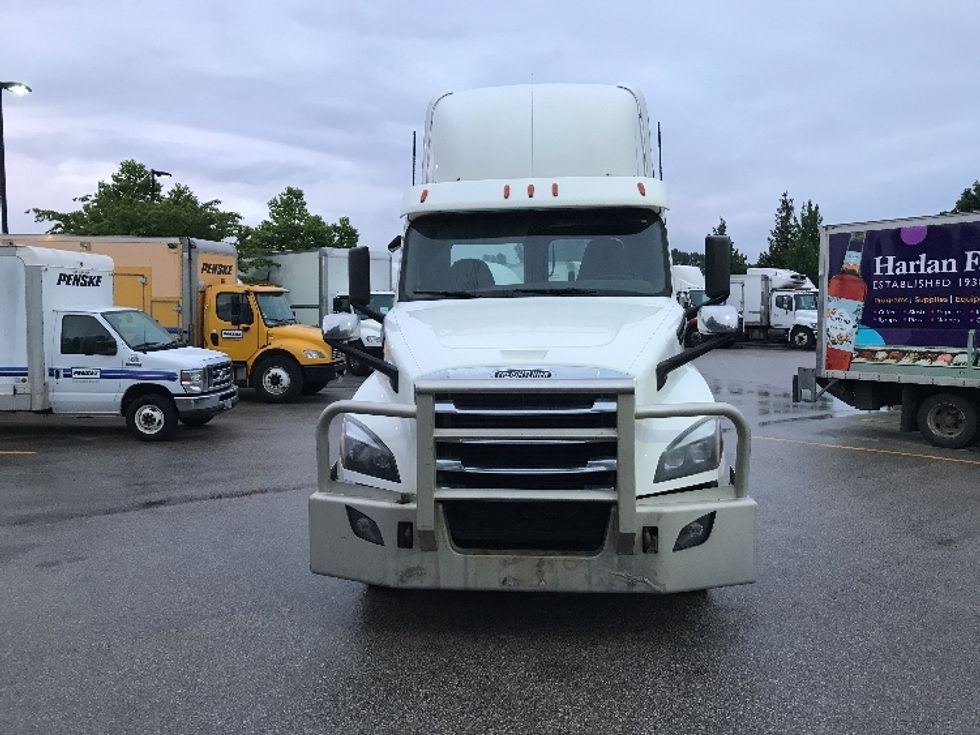 Day Cab Tractor-Heavy Duty Tractors-Freightliner-2020-T12664ST-Delta-BC-1,020,999\n\t\tkm-$ 35,250 - Image 2