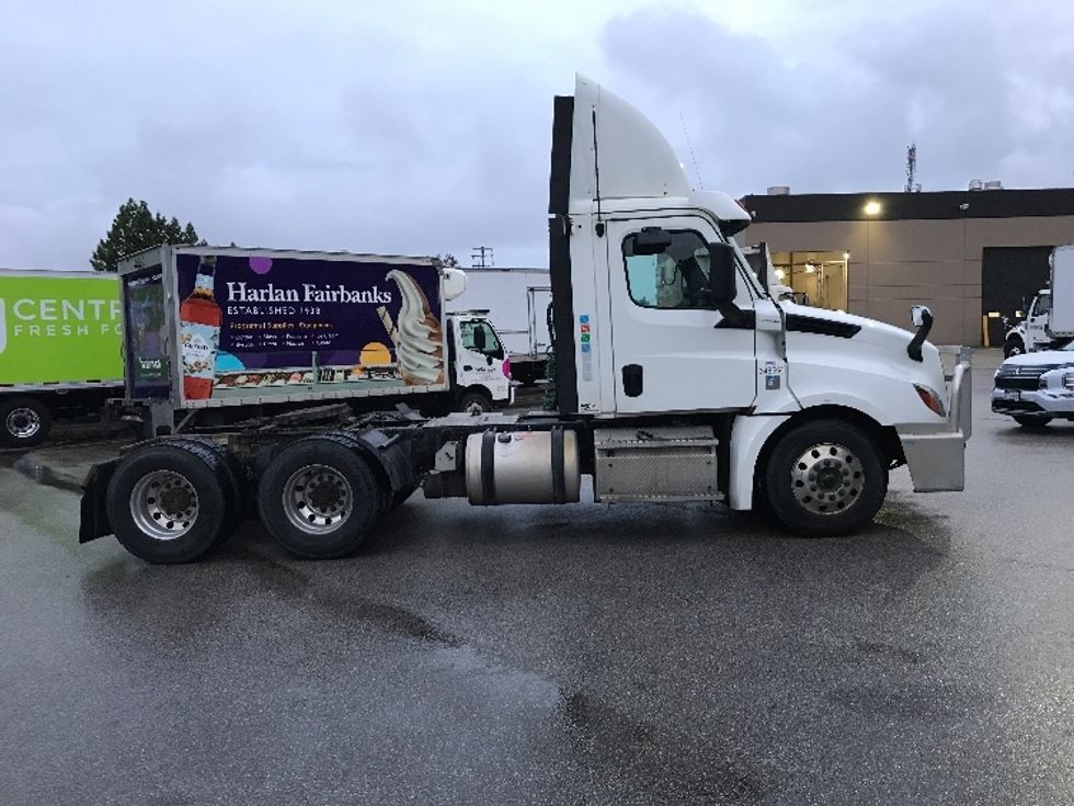 Day Cab Tractor-Heavy Duty Tractors-Freightliner-2020-T12664ST-Delta-BC-1,020,999\n\t\tkm-$ 35,250 - Image 8