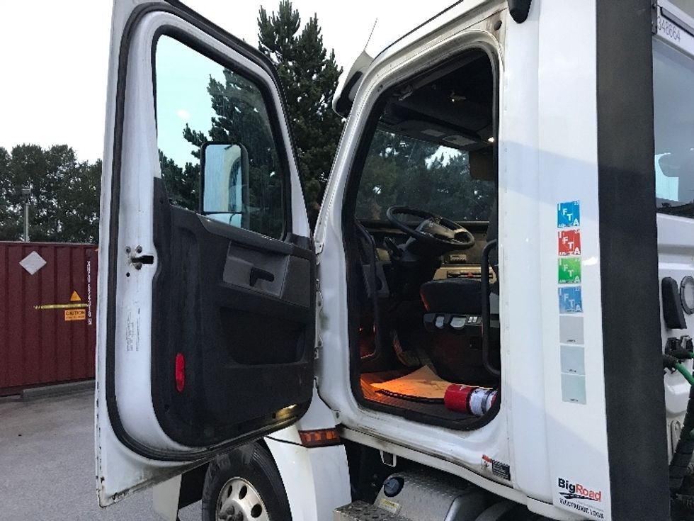 Day Cab Tractor-Heavy Duty Tractors-Freightliner-2020-T12664ST-Delta-BC-1,020,999\n\t\tkm-$ 35,250 - Image 9