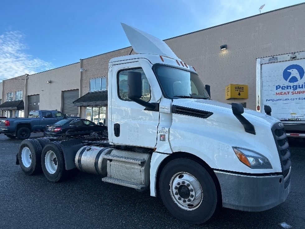 Day Cab Tractor-Heavy Duty Tractors-Freightliner-2020-T12664ST-Delta-BC-315,337\n\t\tkm-$ 71,750 - Image 1