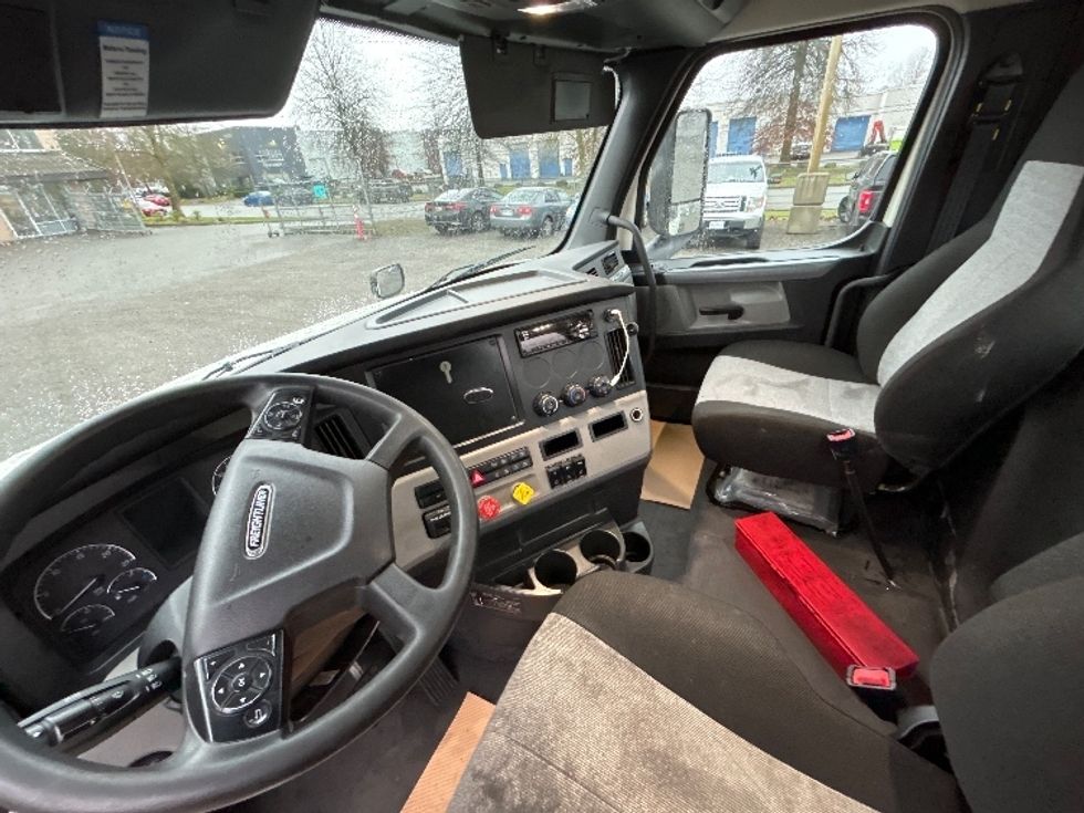 Day Cab Tractor-Heavy Duty Tractors-Freightliner-2020-T12664ST-Delta-BC-315,337\n\t\tkm-$ 71,750 - Image 10