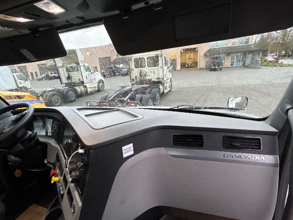 Day Cab Tractor-Heavy Duty Tractors-Freightliner-2020-T12664ST-Delta-BC-315,337\n\t\tkm-$ 71,750 - Image 13