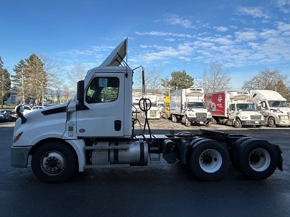 Day Cab Tractor-Heavy Duty Tractors-Freightliner-2020-T12664ST-Delta-BC-315,337\n\t\tkm-$ 71,750 - Image 4