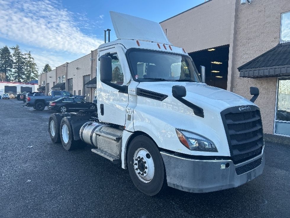 Day Cab Tractor-Heavy Duty Tractors-Freightliner-2020-T12664ST-Delta-BC-342,350\n\t\tkm-$ 70,500 - Image 1