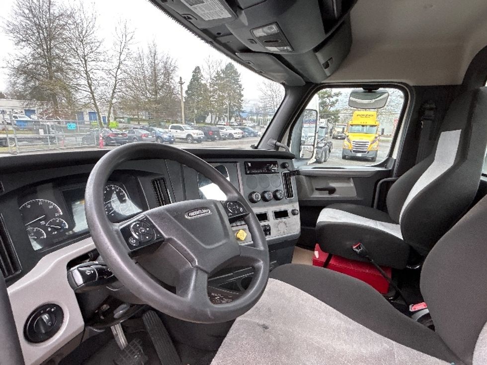 Day Cab Tractor-Heavy Duty Tractors-Freightliner-2020-T12664ST-Delta-BC-342,350\n\t\tkm-$ 70,500 - Image 10