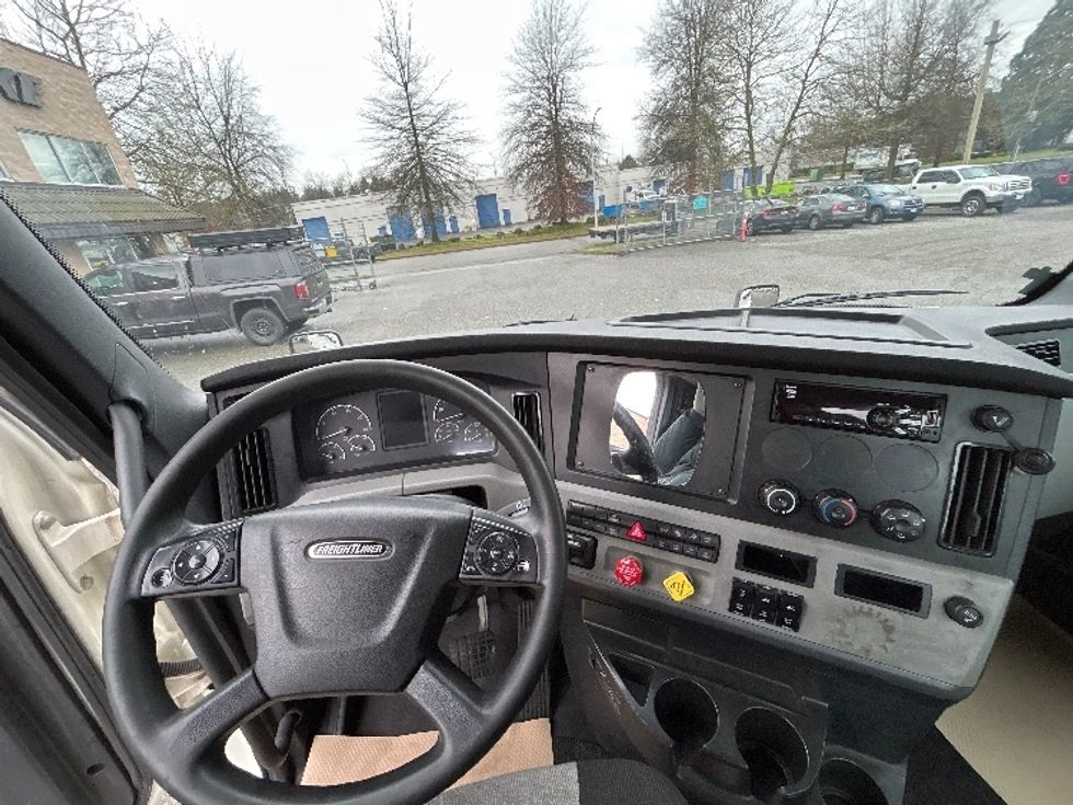 Day Cab Tractor-Heavy Duty Tractors-Freightliner-2020-T12664ST-Delta-BC-342,350\n\t\tkm-$ 70,500 - Image 11