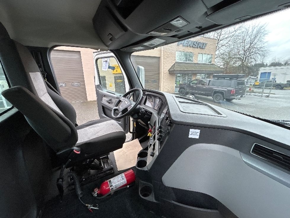 Day Cab Tractor-Heavy Duty Tractors-Freightliner-2020-T12664ST-Delta-BC-342,350\n\t\tkm-$ 70,500 - Image 14