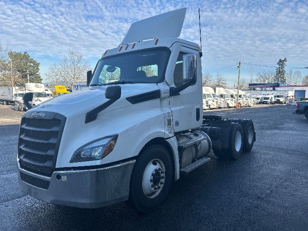 Day Cab Tractor-Heavy Duty Tractors-Freightliner-2020-T12664ST-Delta-BC-342,350\n\t\tkm-$ 70,500 - Image 3