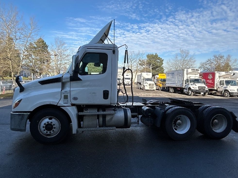 Day Cab Tractor-Heavy Duty Tractors-Freightliner-2020-T12664ST-Delta-BC-342,350\n\t\tkm-$ 70,500 - Image 4