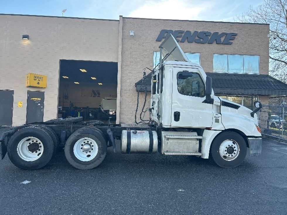 Day Cab Tractor-Heavy Duty Tractors-Freightliner-2020-T12664ST-Delta-BC-342,350\n\t\tkm-$ 70,500 - Image 8