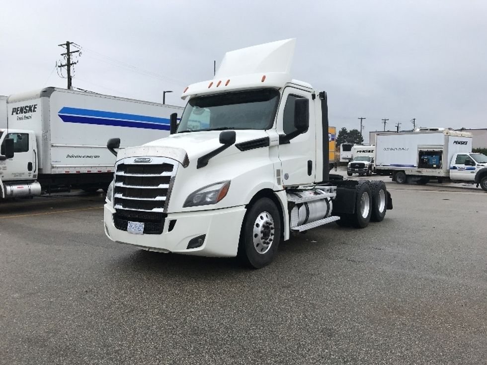 Day Cab Tractor-Heavy Duty Tractors-Freightliner-2020-T12664ST-Delta-BC-351,823\n\t\tkm-$ 72,250 - Image 1