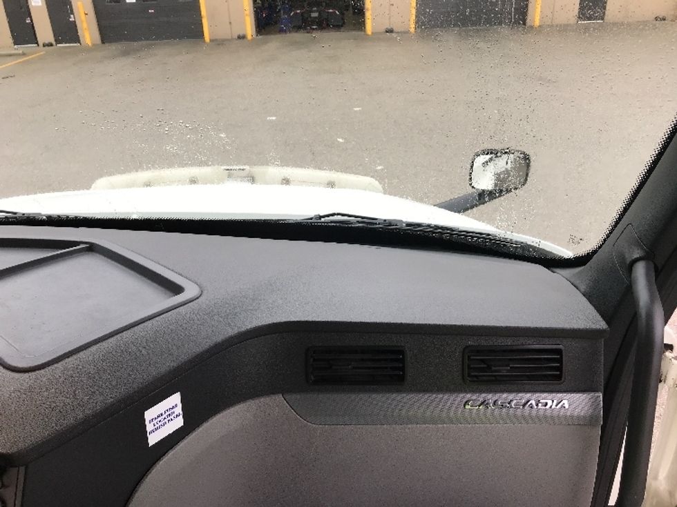 Day Cab Tractor-Heavy Duty Tractors-Freightliner-2020-T12664ST-Delta-BC-351,823\n\t\tkm-$ 72,250 - Image 13