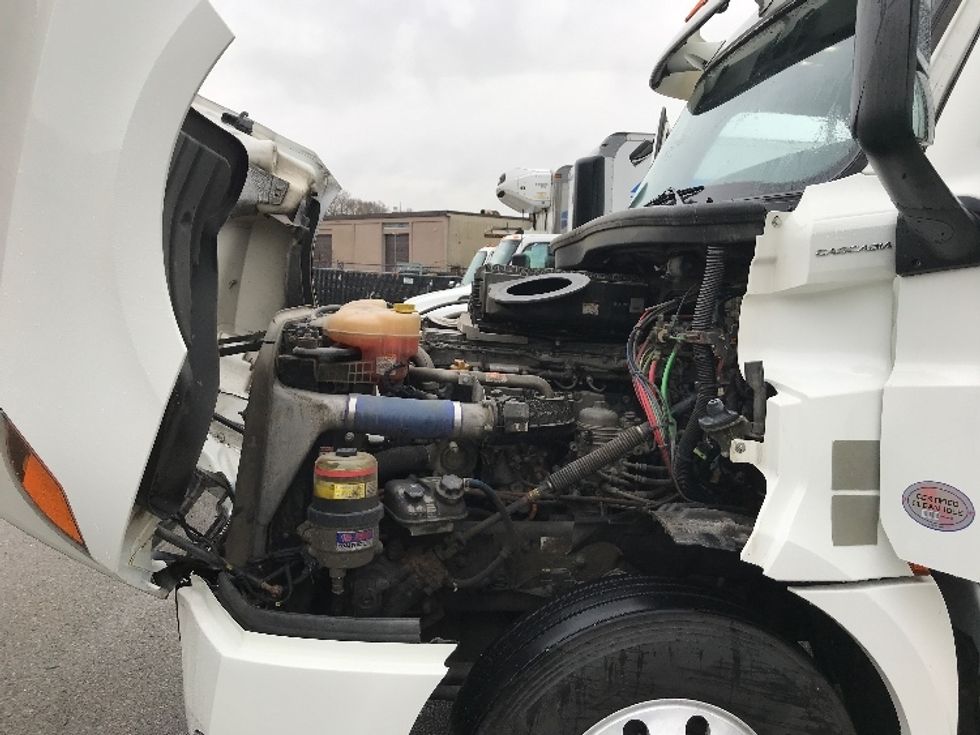 Day Cab Tractor-Heavy Duty Tractors-Freightliner-2020-T12664ST-Delta-BC-351,823\n\t\tkm-$ 72,250 - Image 16