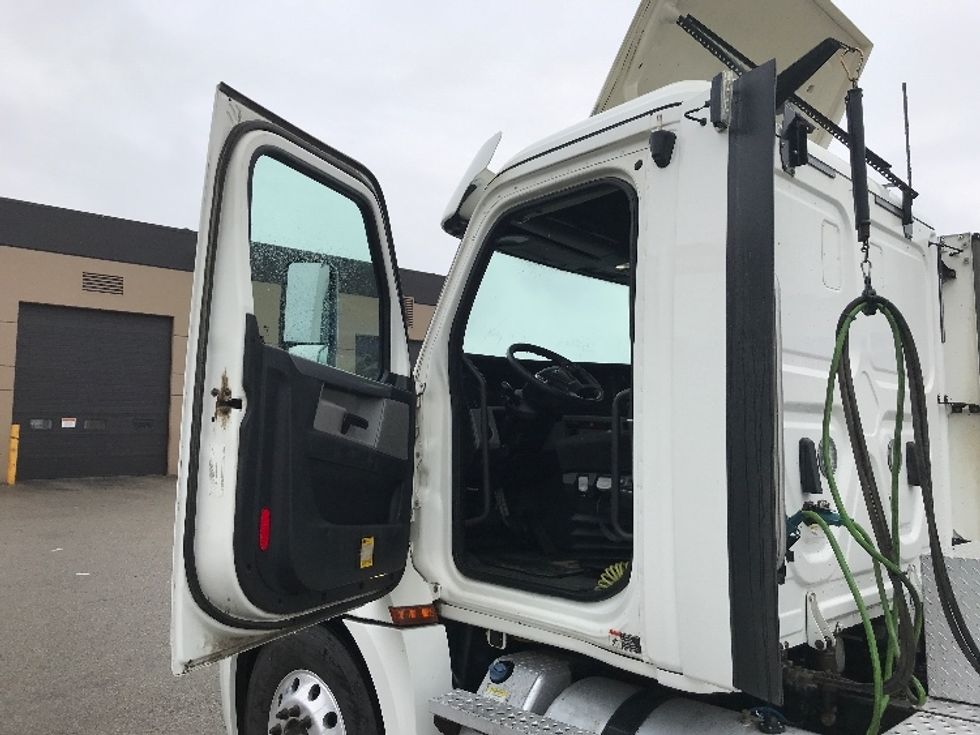 Day Cab Tractor-Heavy Duty Tractors-Freightliner-2020-T12664ST-Delta-BC-351,823\n\t\tkm-$ 72,250 - Image 9