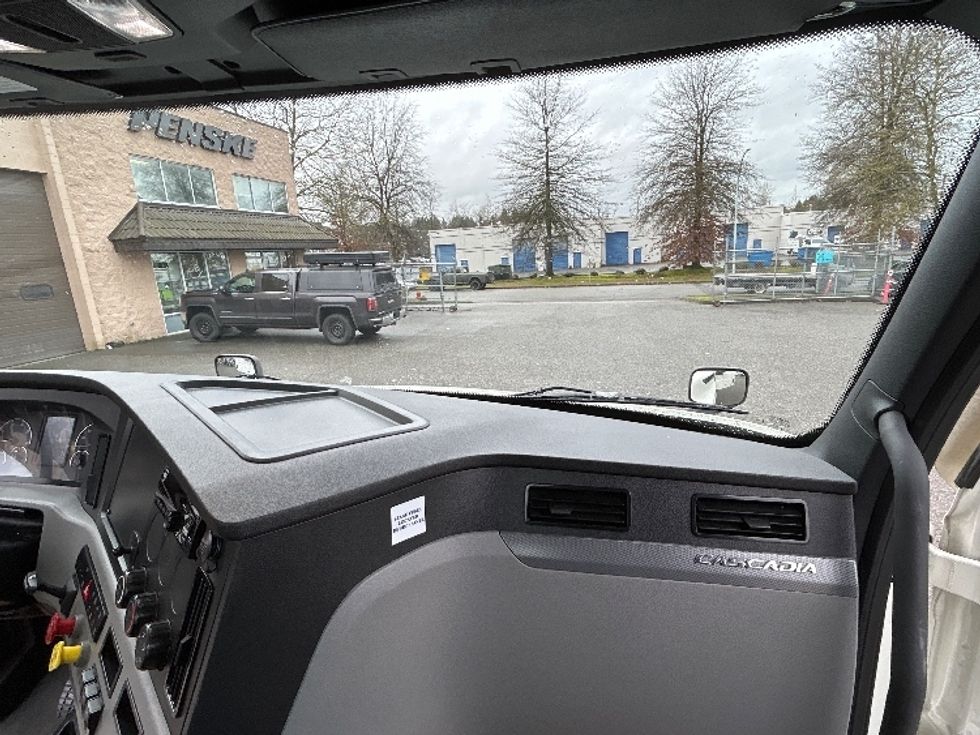 Day Cab Tractor-Heavy Duty Tractors-Freightliner-2020-T12664ST-Delta-BC-385,705\n\t\tkm-$ 70,250 - Image 13