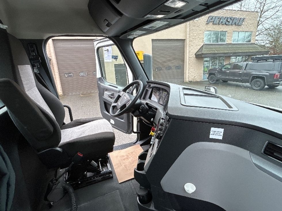 Day Cab Tractor-Heavy Duty Tractors-Freightliner-2020-T12664ST-Delta-BC-385,705\n\t\tkm-$ 70,250 - Image 14