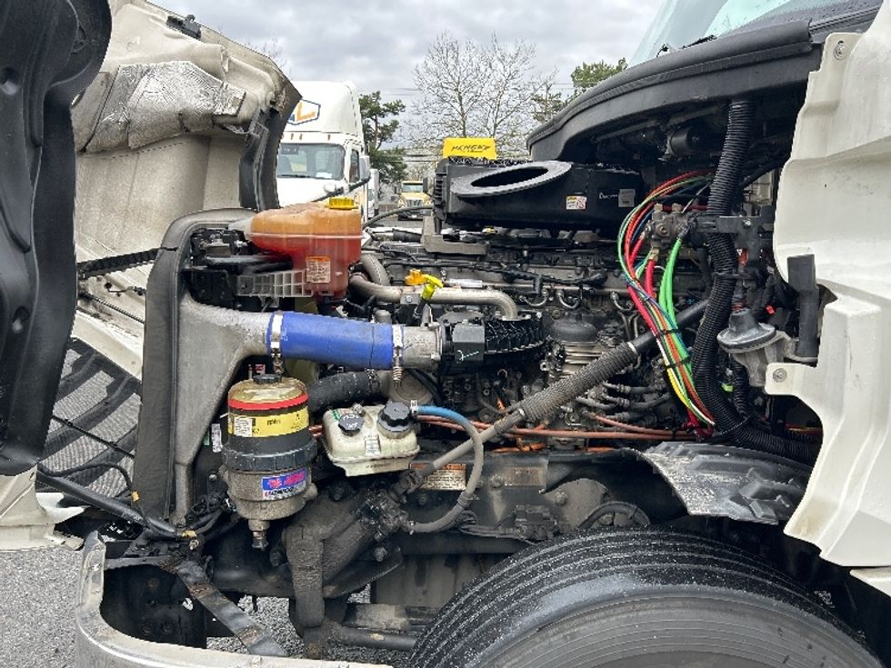 Day Cab Tractor-Heavy Duty Tractors-Freightliner-2020-T12664ST-Delta-BC-385,705\n\t\tkm-$ 70,250 - Image 16