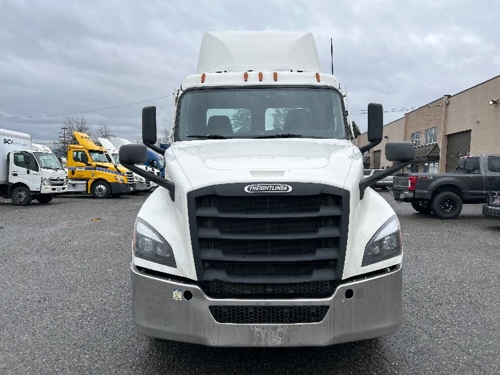 Day Cab Tractor-Heavy Duty Tractors-Freightliner-2020-T12664ST-Delta-BC-385,705\n\t\tkm-$ 70,250 - Image 2