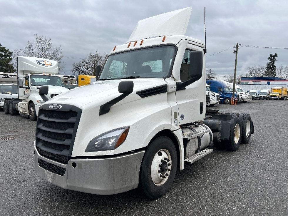 Day Cab Tractor-Heavy Duty Tractors-Freightliner-2020-T12664ST-Delta-BC-385,705\n\t\tkm-$ 70,250 - Image 3
