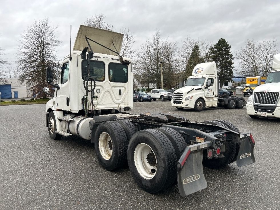 Day Cab Tractor-Heavy Duty Tractors-Freightliner-2020-T12664ST-Delta-BC-385,705\n\t\tkm-$ 70,250 - Image 5