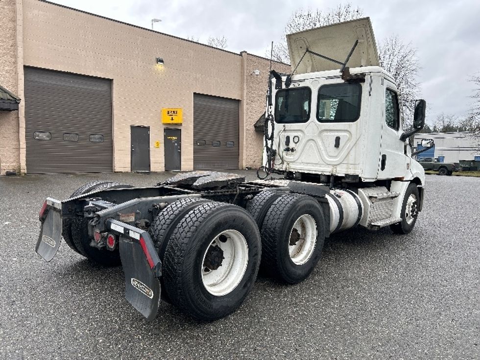 Day Cab Tractor-Heavy Duty Tractors-Freightliner-2020-T12664ST-Delta-BC-385,705\n\t\tkm-$ 70,250 - Image 7