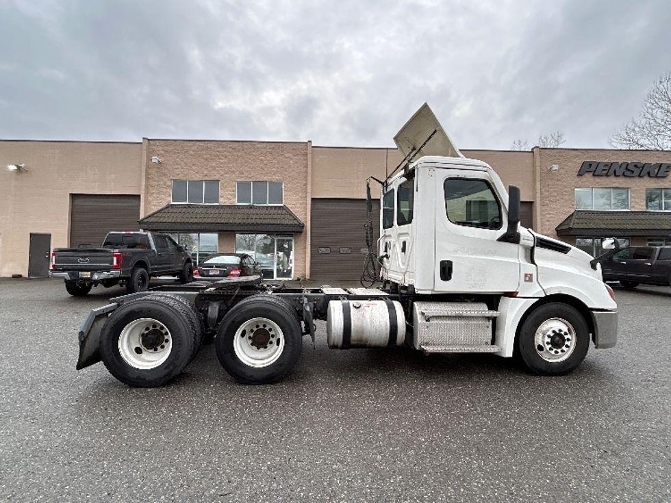 Day Cab Tractor-Heavy Duty Tractors-Freightliner-2020-T12664ST-Delta-BC-385,705\n\t\tkm-$ 70,250 - Image 8