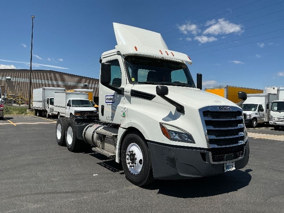 Day Cab Tractor-Heavy Duty Tractors-Freightliner-2020-T12664ST-Denver-CO-293,511\n\t\tmiles-$ 57,250 - Image 1