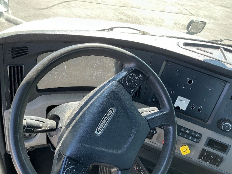 Day Cab Tractor-Heavy Duty Tractors-Freightliner-2020-T12664ST-Denver-CO-293,511\n\t\tmiles-$ 57,250 - Image 11